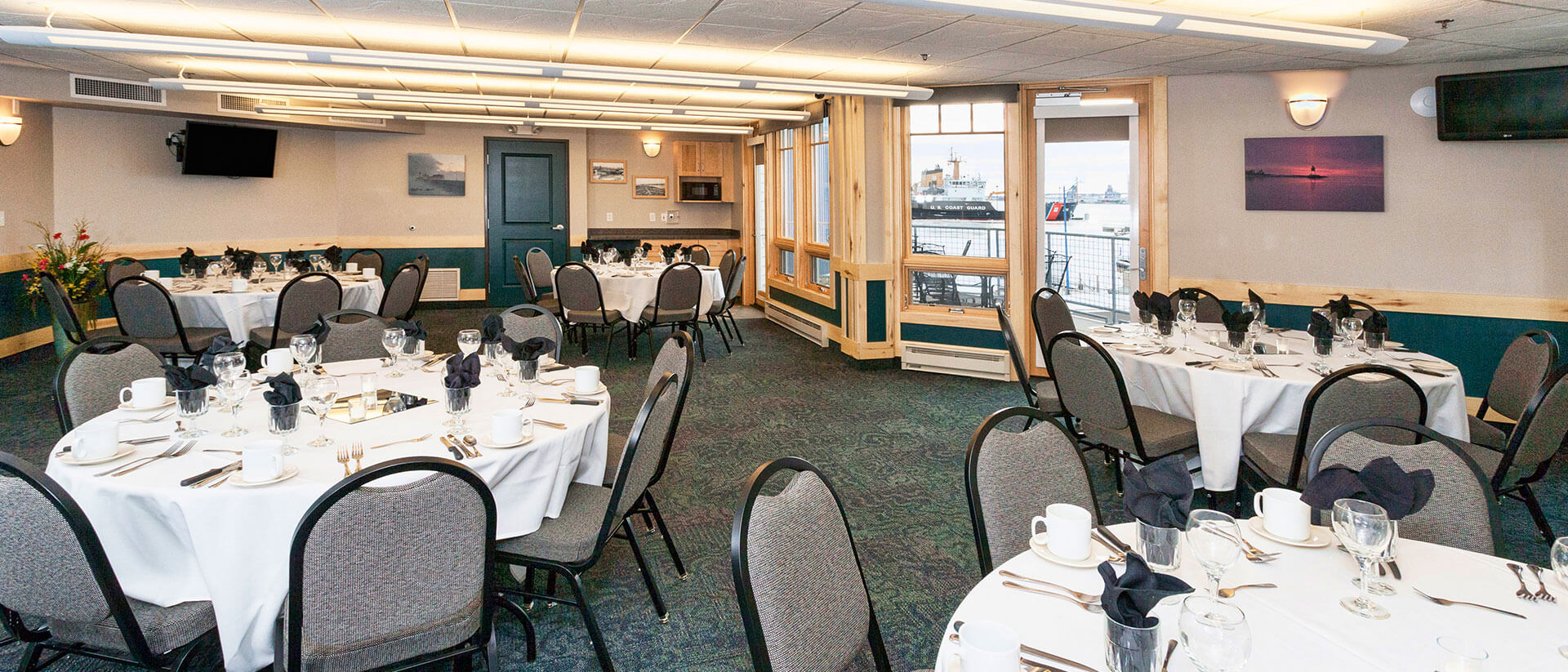tables and chairs are well orderly place in the park point marina inn's meeting & banquet rooms 