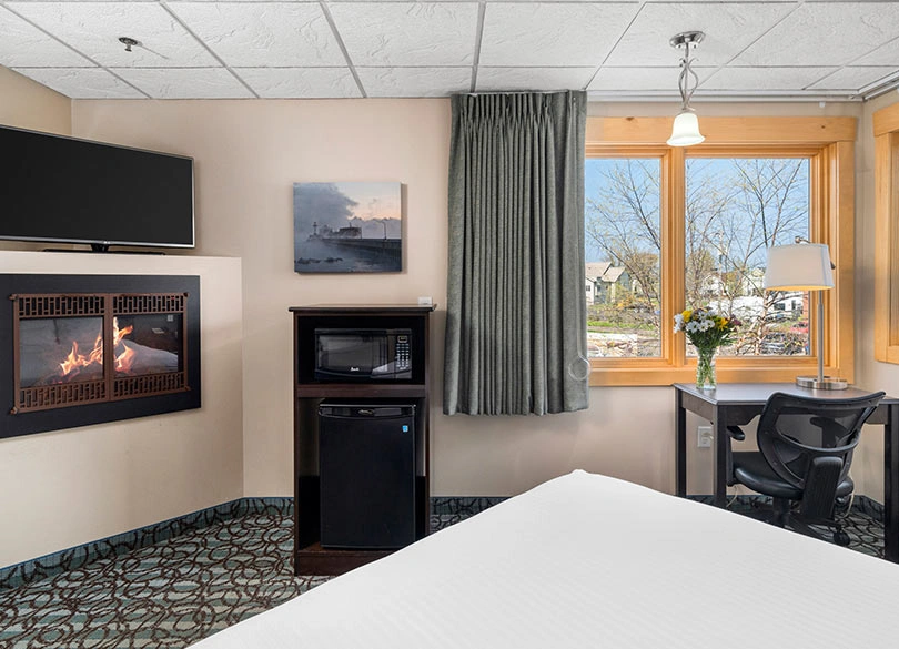 Single Queen Family Suite